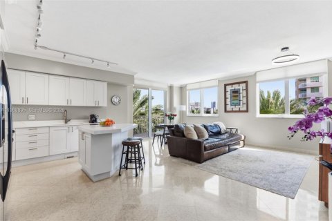 Condo in Hallandale Beach, Florida, 3 bedrooms № 2030901 - photo 3