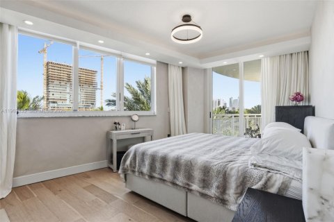 Condo in Hallandale Beach, Florida, 3 bedrooms № 2030901 - photo 10