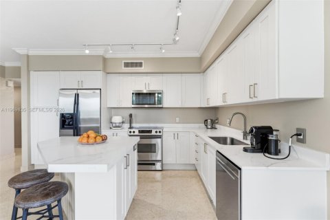 Condo in Hallandale Beach, Florida, 3 bedrooms № 2030901 - photo 7