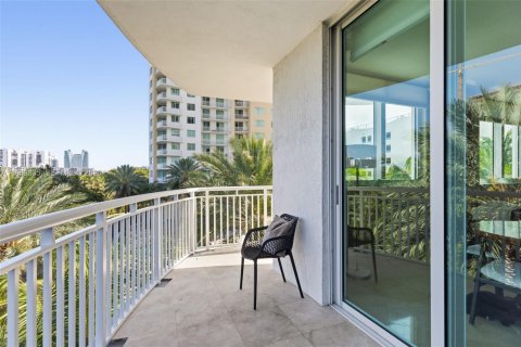 Condo in Hallandale Beach, Florida, 3 bedrooms № 2030901 - photo 9