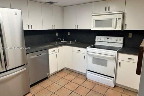 Villa ou maison à vendre à Miami, Floride: 2 chambres, 120.4 m2 № 2017428 - photo 6