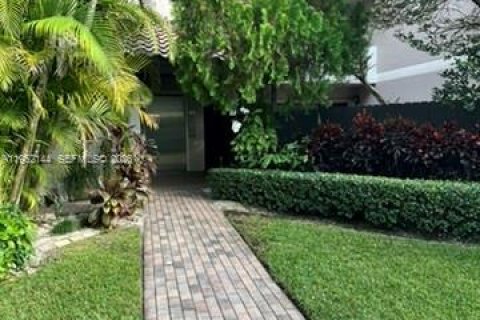 Villa ou maison à Miami, Floride 2 chambres, 120.4 m2 № 2017428