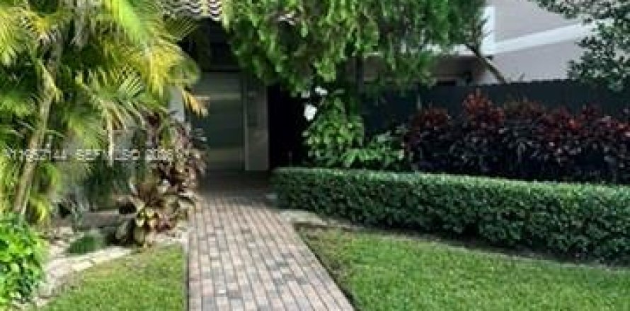 Villa ou maison à Miami, Floride 2 chambres, 120.4 m2 № 2017428