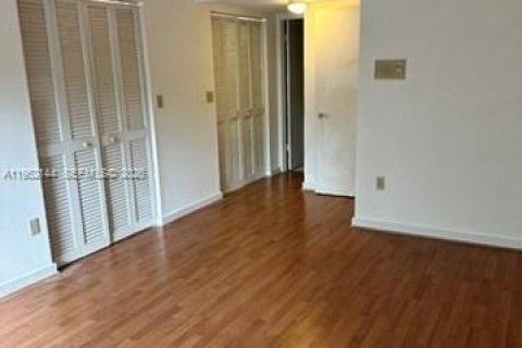 Villa ou maison à vendre à Miami, Floride: 2 chambres, 120.4 m2 № 2017428 - photo 12