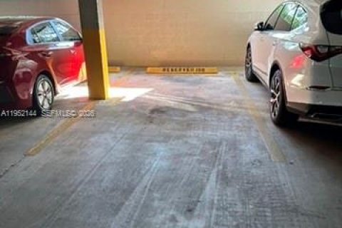 Villa ou maison à vendre à Miami, Floride: 2 chambres, 120.4 m2 № 2017428 - photo 19