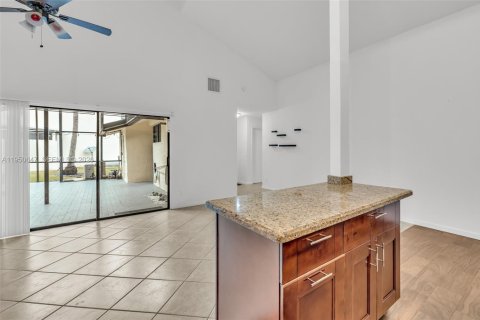 Купить виллу или дом в Дирфилд-Бич, Флорида 7 комнат, 113.9м2, № 2006384 - фото 11