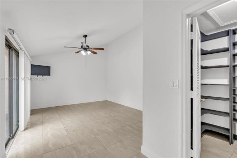 Купить виллу или дом в Дирфилд-Бич, Флорида 7 комнат, 113.9м2, № 2006384 - фото 27