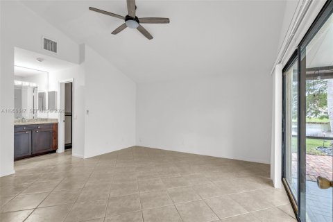 Купить виллу или дом в Дирфилд-Бич, Флорида 7 комнат, 113.9м2, № 2006384 - фото 22