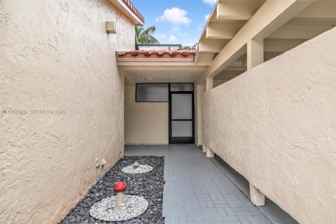 Купить виллу или дом в Дирфилд-Бич, Флорида 7 комнат, 113.9м2, № 2006384 - фото 3