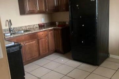 Condo in Lake Worth, Florida, 2 bedrooms  № 1227638 - photo 1