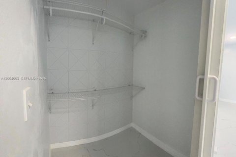 Immobilier commercial à louer à Miami, Floride: 1 chambre, 99.03 m2 № 2278460 - photo 6
