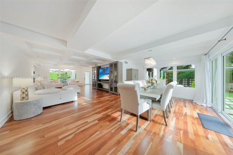 Casa en venta en Miami Beach, Florida, 4 dormitorios, 243.22 m2 № 1969172 - foto 10