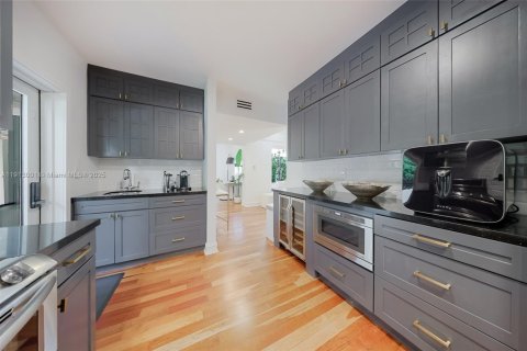 Casa en venta en Miami Beach, Florida, 4 dormitorios, 243.22 m2 № 1969172 - foto 6