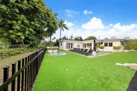 Casa en venta en Miami Beach, Florida, 4 dormitorios, 243.22 m2 № 1969172 - foto 25