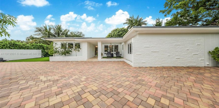 Casa en Miami Beach, Florida 4 dormitorios, 243.22 m2 № 1969172