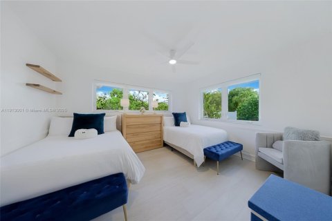 Casa en venta en Miami Beach, Florida, 4 dormitorios, 243.22 m2 № 1969172 - foto 19