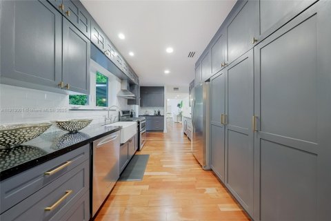 Casa en venta en Miami Beach, Florida, 4 dormitorios, 243.22 m2 № 1969172 - foto 7