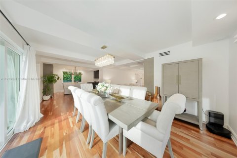 Casa en venta en Miami Beach, Florida, 4 dormitorios, 243.22 m2 № 1969172 - foto 12