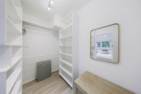 Casa en venta en Miami Beach, Florida, 4 dormitorios, 243.22 m2 № 1969172 - foto 17