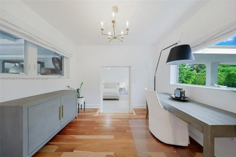 Casa en venta en Miami Beach, Florida, 4 dormitorios, 243.22 m2 № 1969172 - foto 20