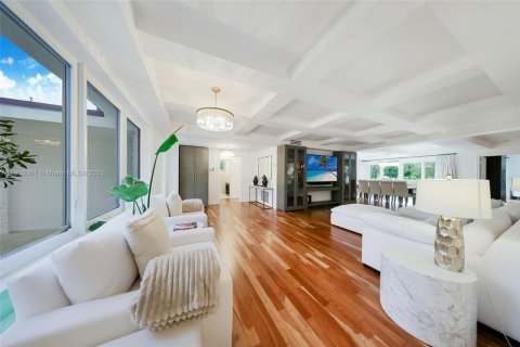 Casa en venta en Miami Beach, Florida, 4 dormitorios, 243.22 m2 № 1969172 - foto 4