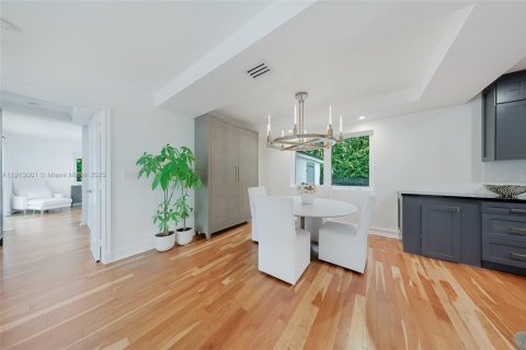 Casa en venta en Miami Beach, Florida, 4 dormitorios, 243.22 m2 № 1969172 - foto 9