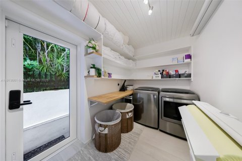 Casa en venta en Miami Beach, Florida, 4 dormitorios, 243.22 m2 № 1969172 - foto 23