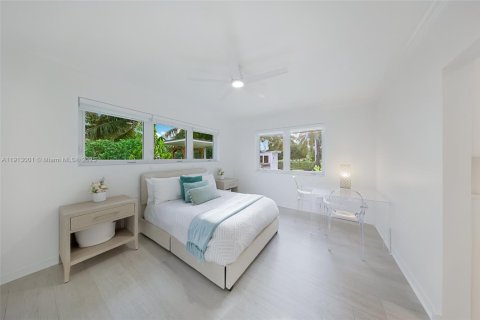 Casa en venta en Miami Beach, Florida, 4 dormitorios, 243.22 m2 № 1969172 - foto 16
