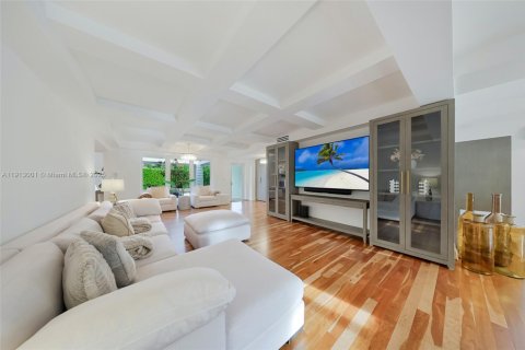 Casa en venta en Miami Beach, Florida, 4 dormitorios, 243.22 m2 № 1969172 - foto 5