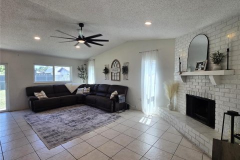 House in Pinellas Park, Florida 3 bedrooms, 127.18 sq.m. № 1871028 - photo 11