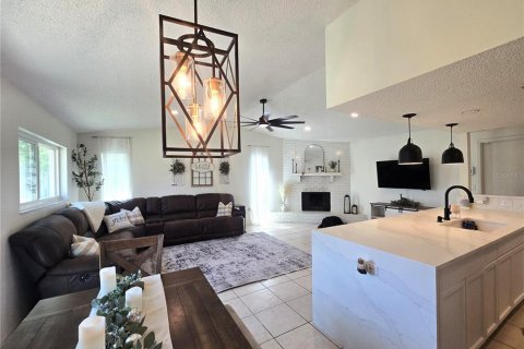 House in Pinellas Park, Florida 3 bedrooms, 127.18 sq.m. № 1871028 - photo 15