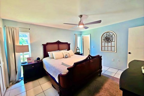House in Pinellas Park, Florida 3 bedrooms, 127.18 sq.m. № 1871028 - photo 19