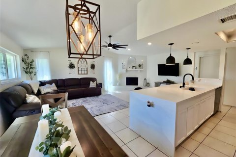 House in Pinellas Park, Florida 3 bedrooms, 127.18 sq.m. № 1871028 - photo 17