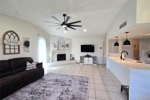 House in Pinellas Park, Florida 3 bedrooms, 127.18 sq.m. № 1871028 - photo 18