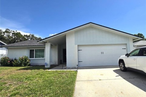 House in Pinellas Park, Florida 3 bedrooms, 127.18 sq.m. № 1871028 - photo 2