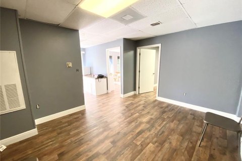 Immobilier commercial à louer à Kissimmee, Floride: 57.23 m2 № 2408290 - photo 2