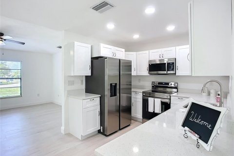 House in Port Charlotte, Florida 2 bedrooms, 113.53 sq.m. № 1780776 - photo 19