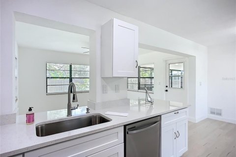House in Port Charlotte, Florida 2 bedrooms, 113.53 sq.m. № 1780776 - photo 16