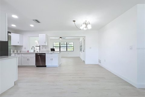 House in Port Charlotte, Florida 2 bedrooms, 113.53 sq.m. № 1780776 - photo 10