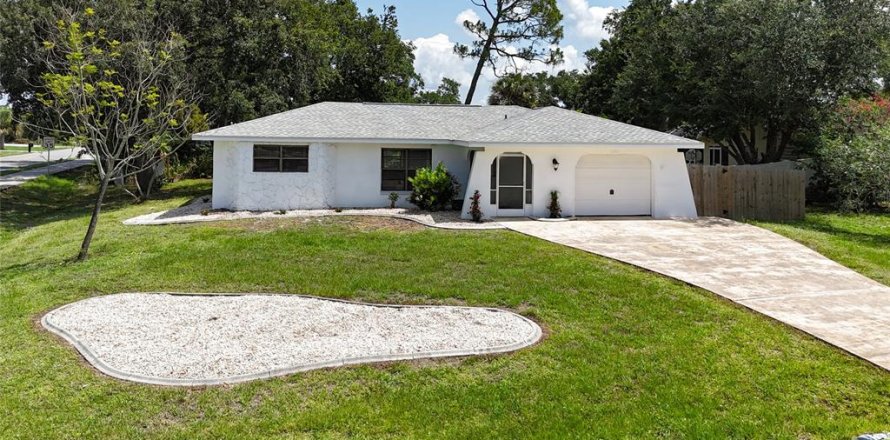 House in Port Charlotte, Florida 2 bedrooms, 113.53 sq.m. № 1780776