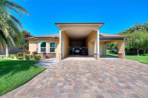 House in Polk City, Florida 2 bedrooms, 158.86 sq.m. № 2217259 - photo 13