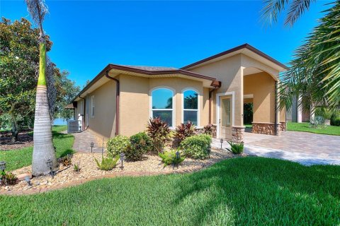 House in Polk City, Florida 2 bedrooms, 158.86 sq.m. № 2217259 - photo 12