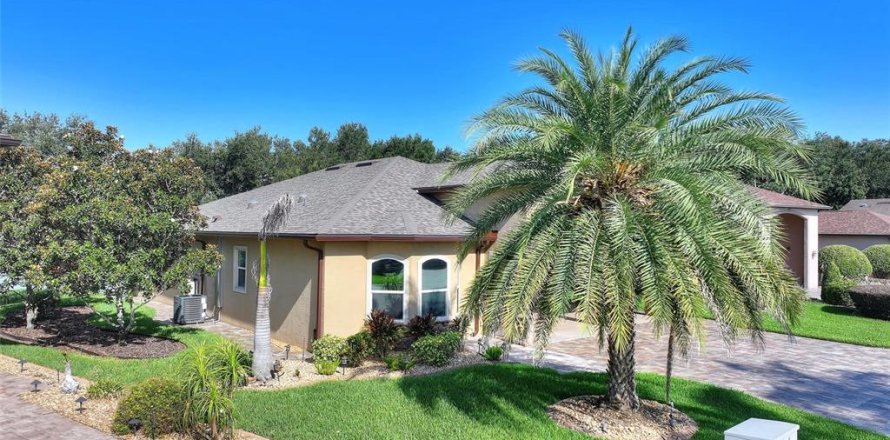 House in Polk City, Florida 2 bedrooms, 158.86 sq.m. № 2217259