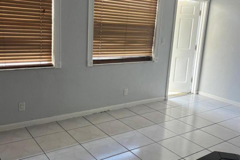 Condo in Oakland Park, Florida, 2 bedrooms  № 2191479 - photo 7