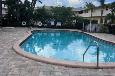 Condo in Oakland Park, Florida, 2 bedrooms  № 2191479 - photo 9