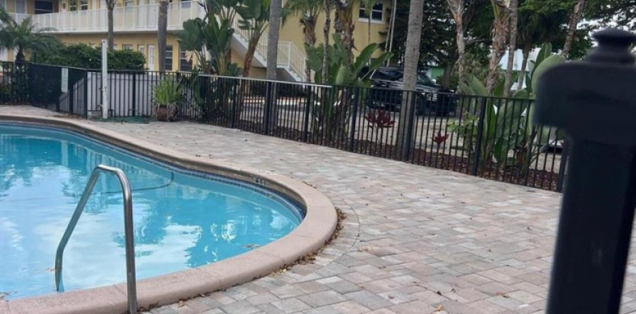 Condo in Oakland Park, Florida, 2 bedrooms  № 2191479