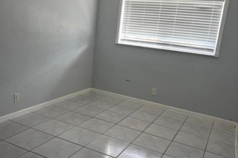 Condo in Oakland Park, Florida, 2 bedrooms  № 2191479 - photo 4