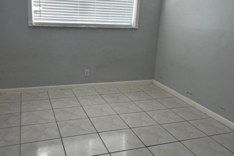 Condo in Oakland Park, Florida, 2 bedrooms  № 2191479 - photo 3