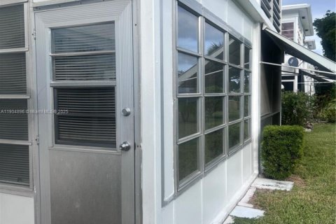 Condo in Pompano Beach, Florida, 2 bedrooms  № 1955864 - photo 21