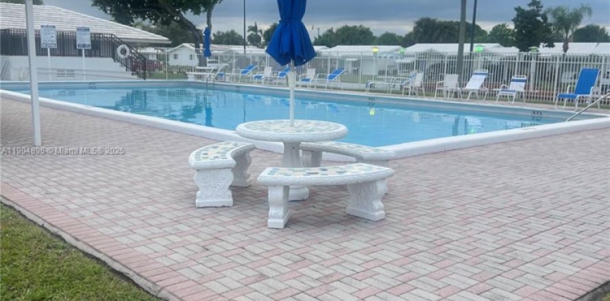 Condo in Pompano Beach, Florida, 2 bedrooms № 1955864